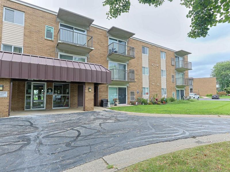 1315 S Lake Wilmer Drive, Unit 303, Sandusky, OH 44870 Photo 2
