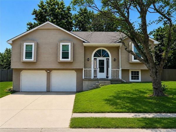 416 NE Fox Trail Drive, Blue Springs, MO 64015