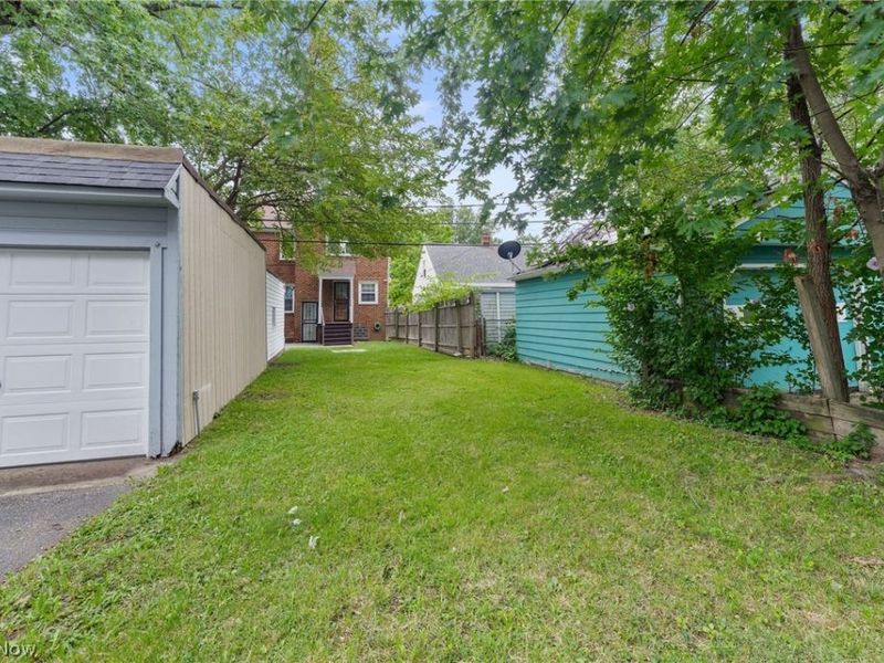 22434 Seabrooke Avenue, Euclid, OH 44123 Photo 21