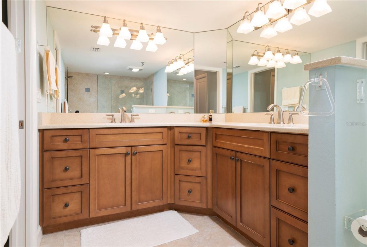 2675 Gulf Of Mexico Drive, Unit 204, Longboat Key, FL 34228 Photo