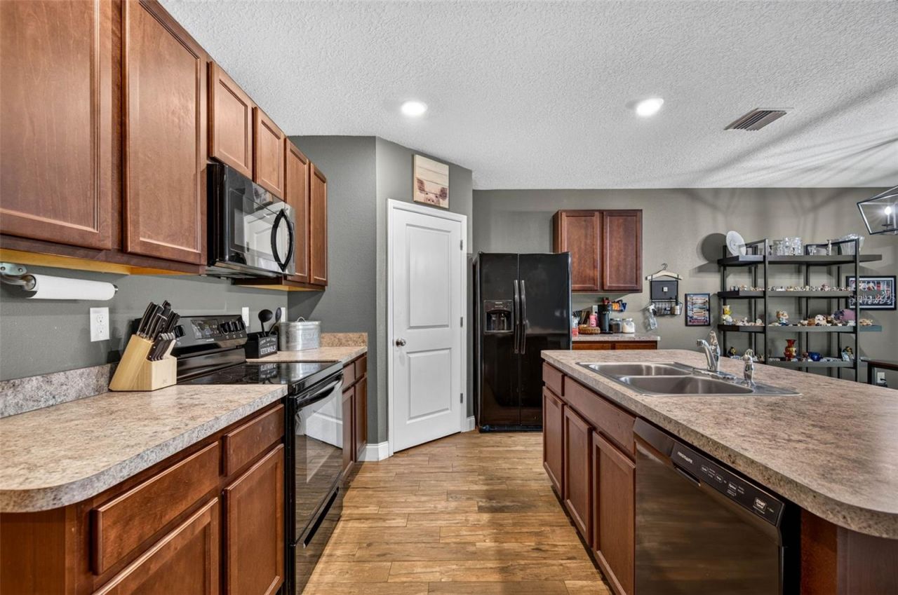 35900 Hillbrook Avenue , Zephyrhills, FL 33541 Photo