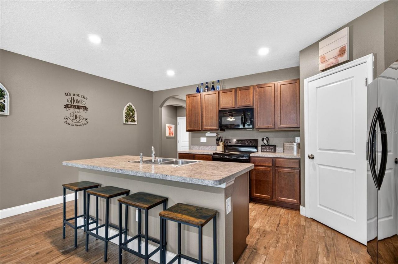 35900 Hillbrook Avenue , Zephyrhills, FL 33541 Photo
