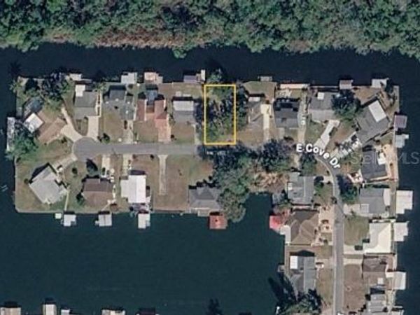 E COVE DRIVE , TAVARES, FL 32778