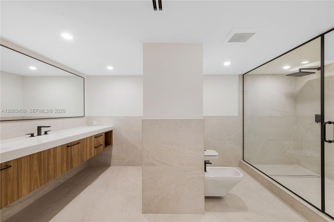 10155 Collins Ave, Unit 202, Bal Harbour, FL 33154 Photo