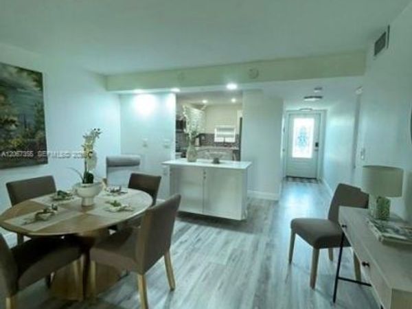 Unit 204, Pembroke Pines, FL 33025