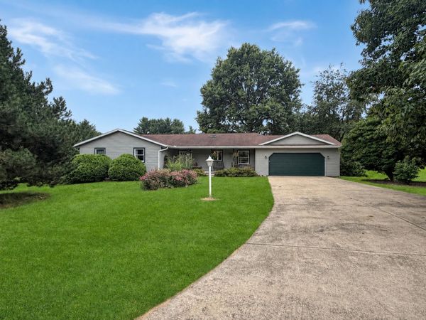 705 Chelsea Court , Freeport, IL 61032