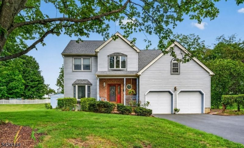 280 Stonehenge Dr, Lopatcong, NJ 08865 Main Photo