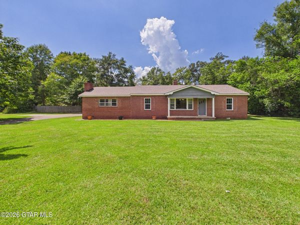 1608 S Pickensville Road, Columbus, MS 39702