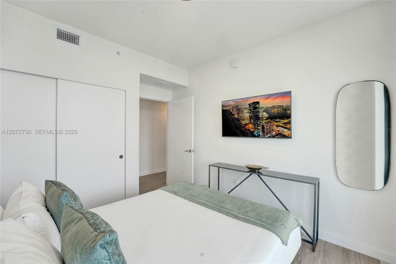 580 72nd St , Unit 1012, Miami Beach, FL 33141 Photo