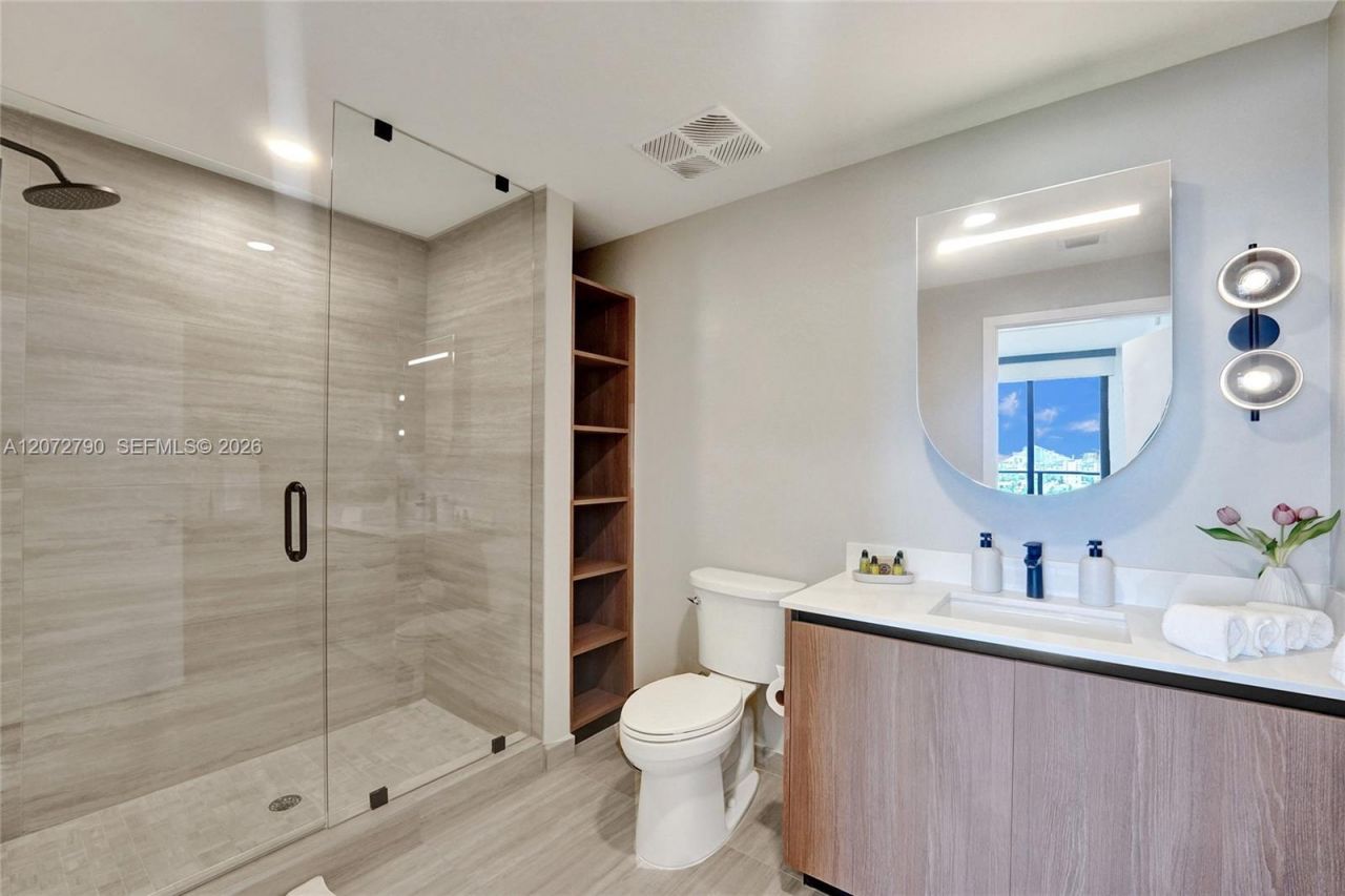 580 72nd St , Unit 1012, Miami Beach, FL 33141 Photo