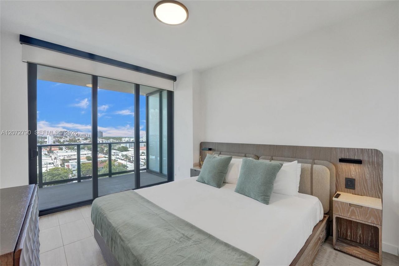 580 72nd St , Unit 1012, Miami Beach, FL 33141 Photo