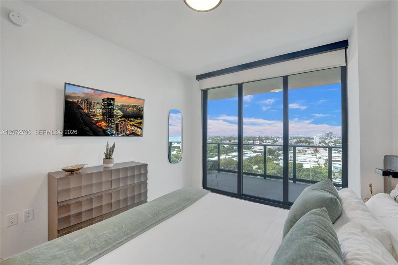 580 72nd St , Unit 1012, Miami Beach, FL 33141 Photo