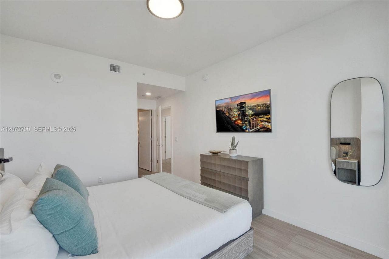 580 72nd St , Unit 1012, Miami Beach, FL 33141 Photo