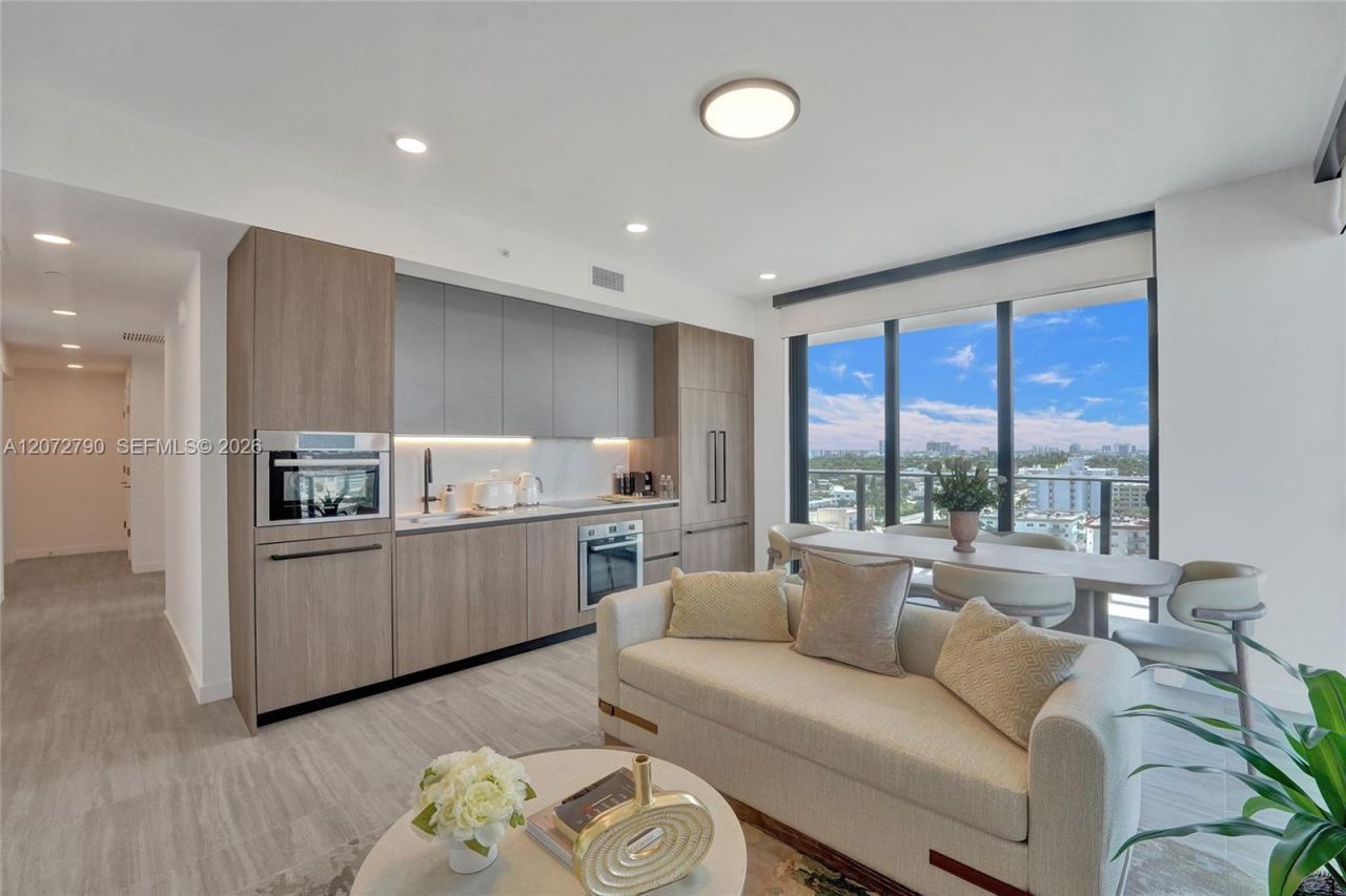 580 72nd St , Unit 1012, Miami Beach, FL 33141 Photo