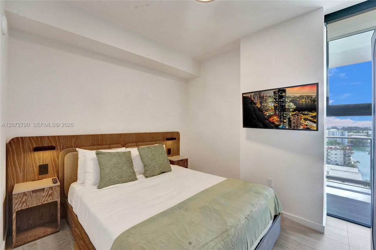 580 72nd St , Unit 1012, Miami Beach, FL 33141 Photo