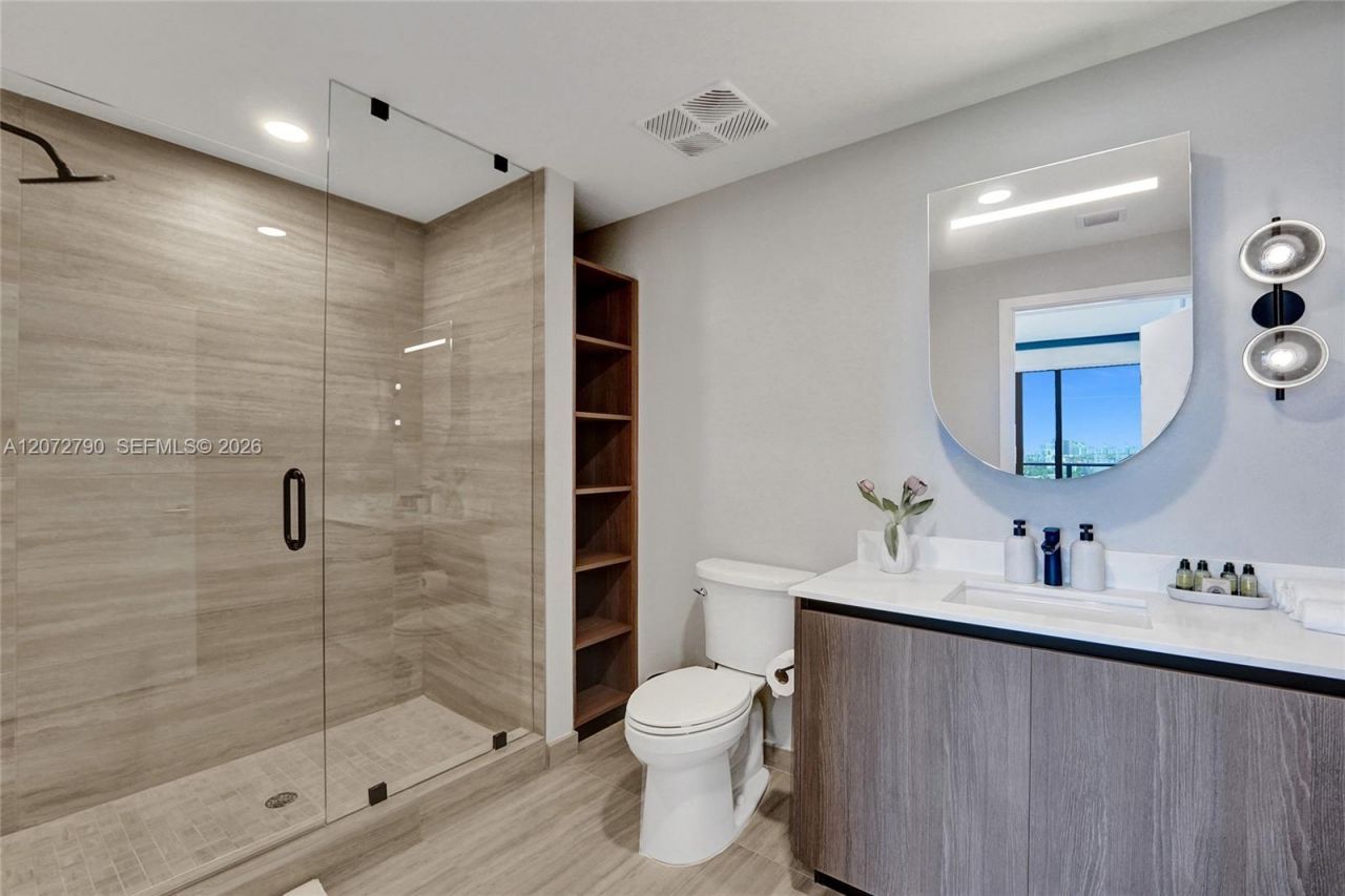 580 72nd St , Unit 1012, Miami Beach, FL 33141 Photo