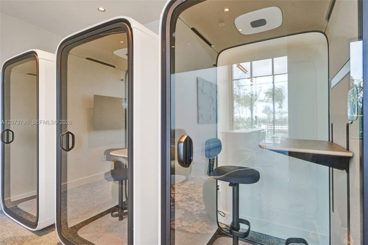 580 72nd St , Unit 1012, Miami Beach, FL 33141 Photo