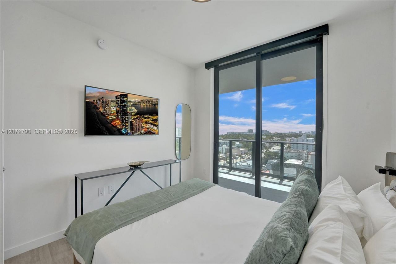 580 72nd St , Unit 1012, Miami Beach, FL 33141 Photo