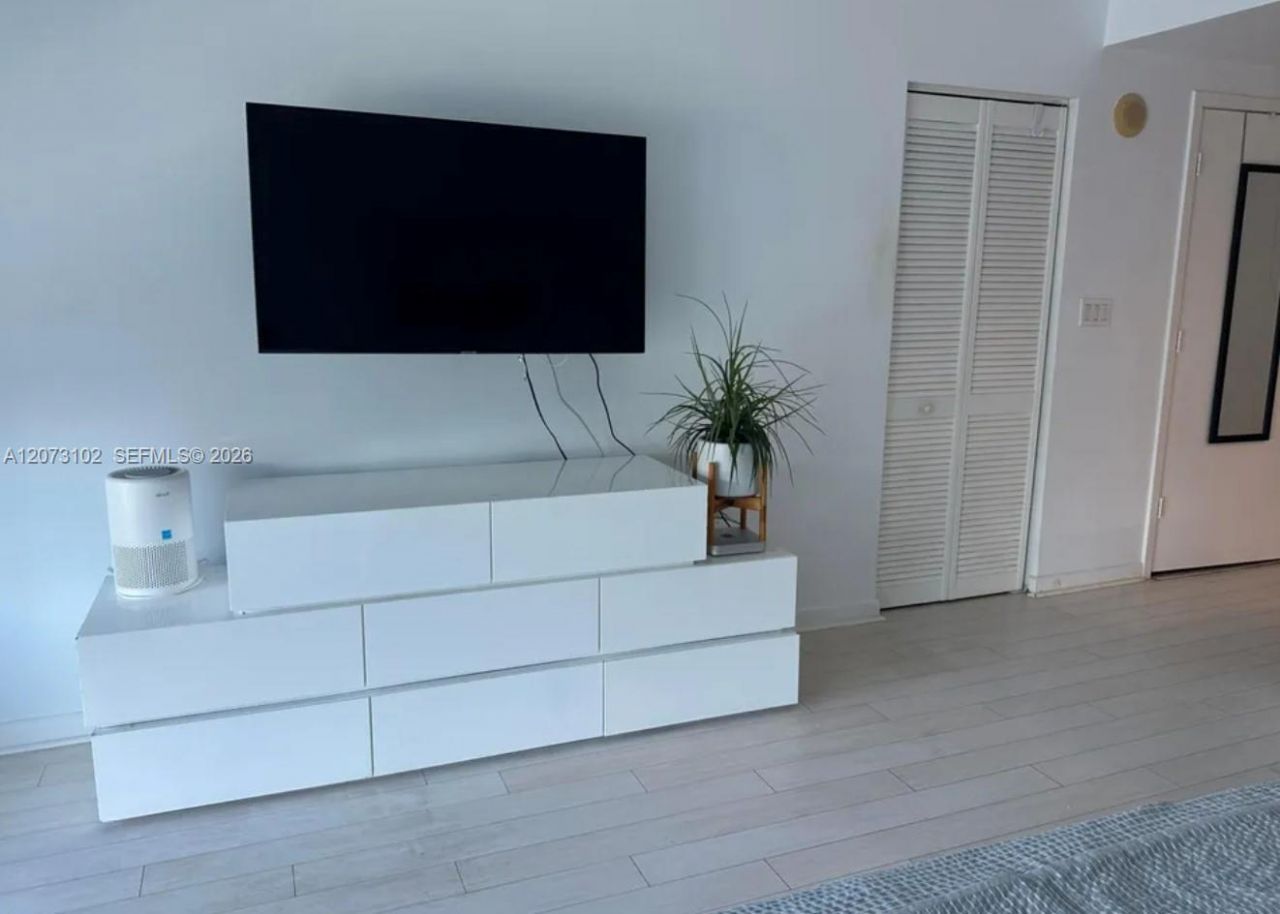 335 S Biscayne Blvd , Unit 3706, Miami, FL 33131 Photo