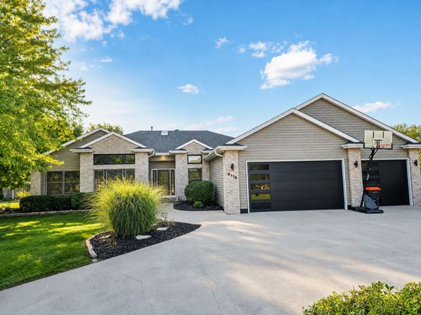 6116 Lakeshore Circle , Davenport, IA 52807