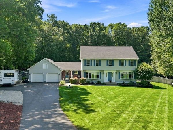 7 Deer Run Dr, Wilbraham, MA 01095