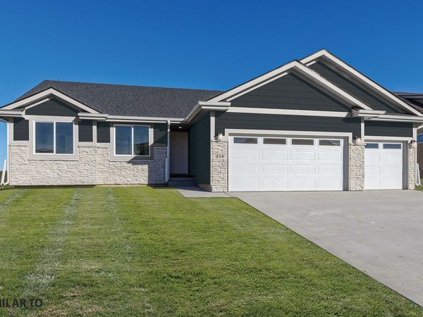 718 NE Crossing Oaks Drive, Ankeny, IA 50021