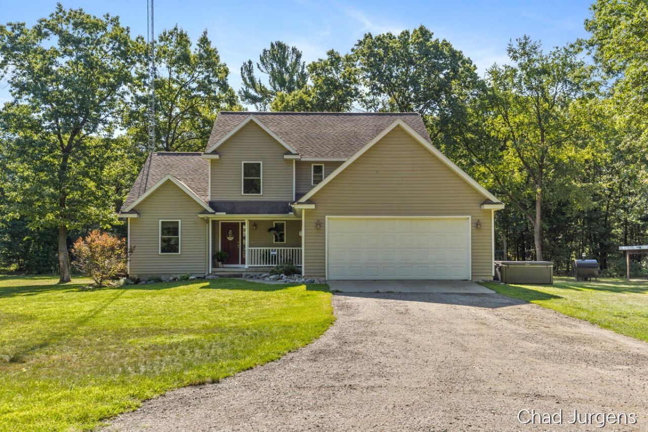 8938 S Big Pine Trail Street, Newaygo, MI 49337 Main Photo