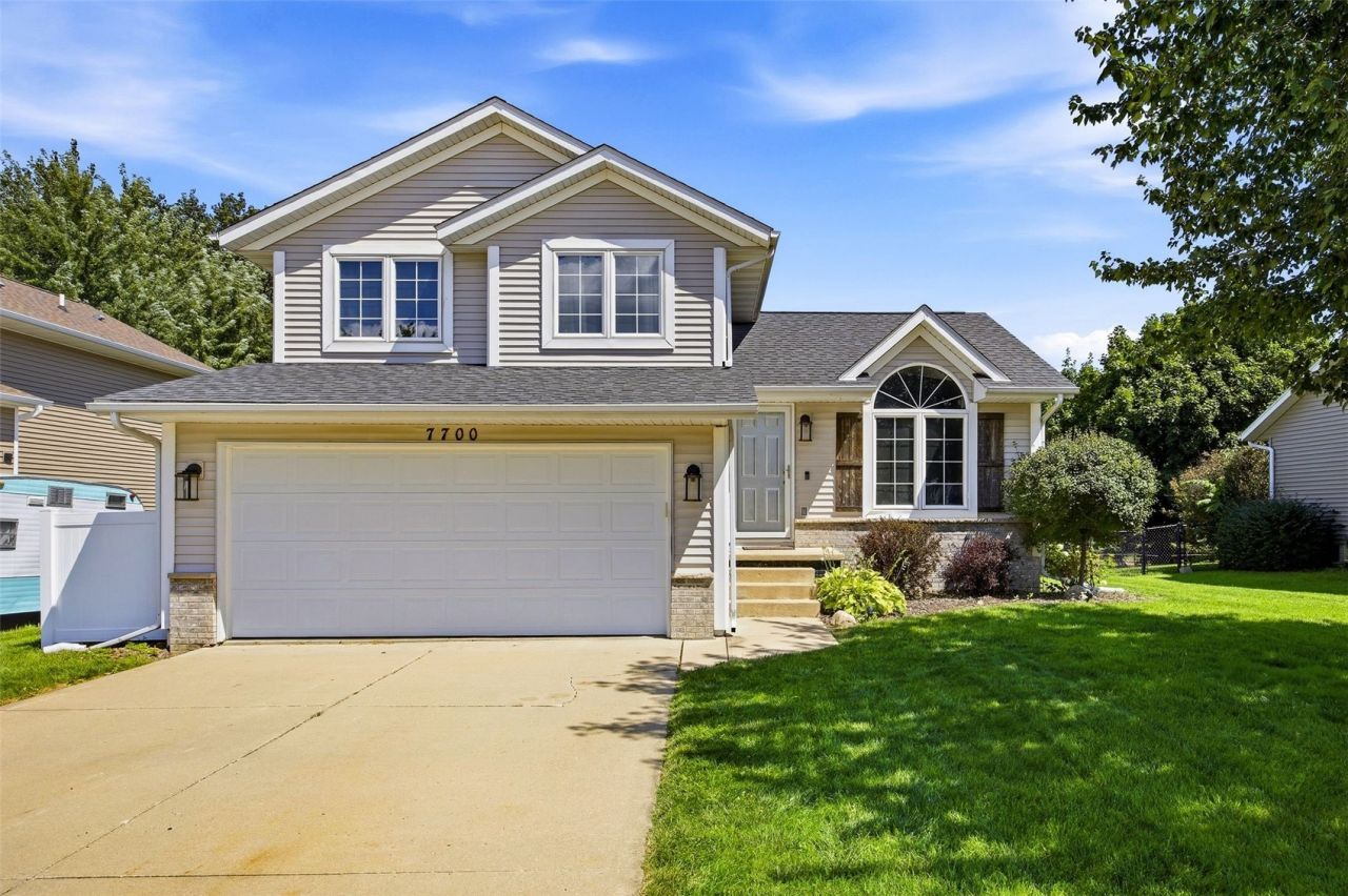 7700 Pin Tail Drive Ne, Cedar Rapids, IA 52402 Main Photo
