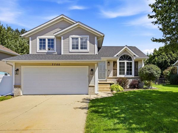 7700 Pin Tail Drive NE, Cedar Rapids, IA 52402