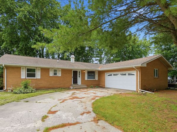 109 N 3RD Street , Colona, IL 61241