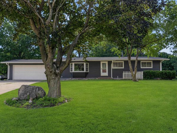 9042 Douglas Drive, Waterloo, IA 50701