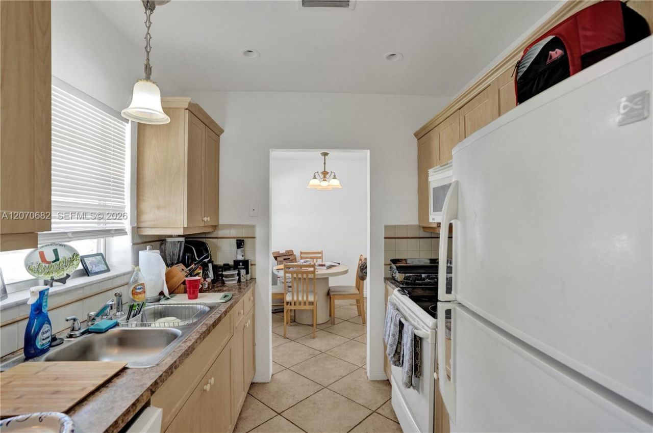 5706-5708 Lincoln St , Unit 1-2, Hollywood, FL 33021 Photo