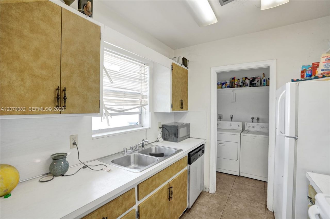 5706-5708 Lincoln St , Unit 1-2, Hollywood, FL 33021 Photo
