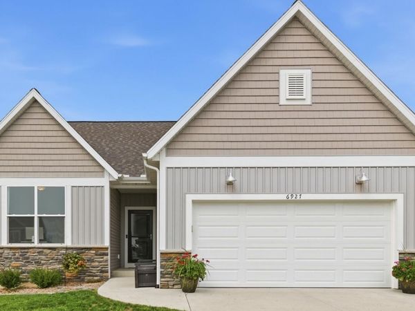 6927 Caliburn Drive SE, Caledonia, MI 49316