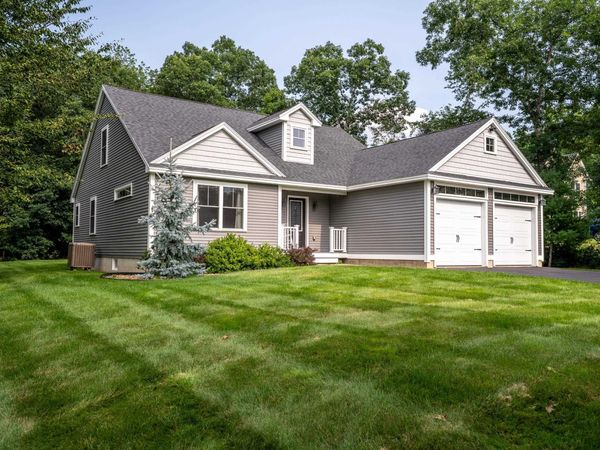 3 Chestnut Way, Lee, NH 03861