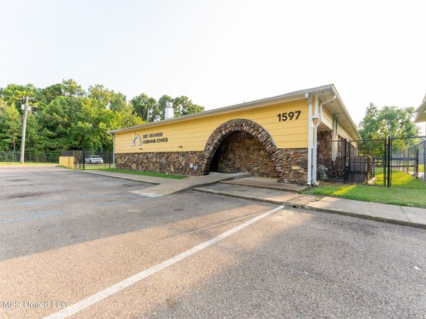 1597 W Highland Drive, Jackson, MS 39204