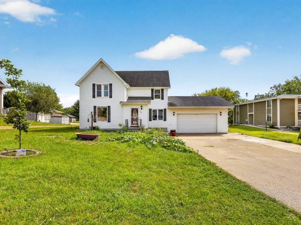 801 E Chestnut Street, Pardeeville, WI 53954