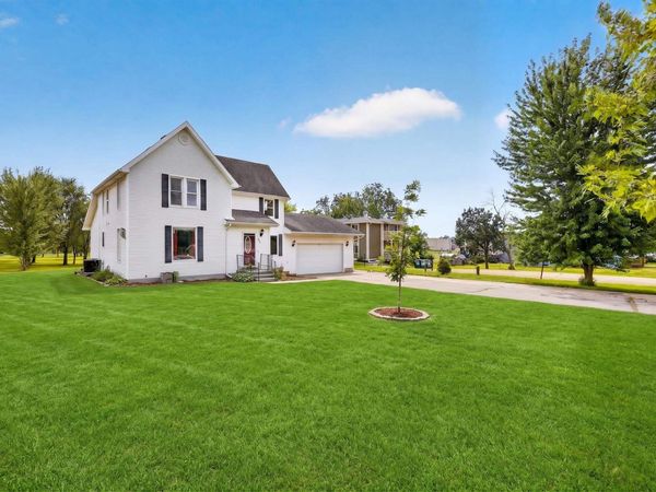 801 E Chestnut Street, Pardeeville, WI 53954