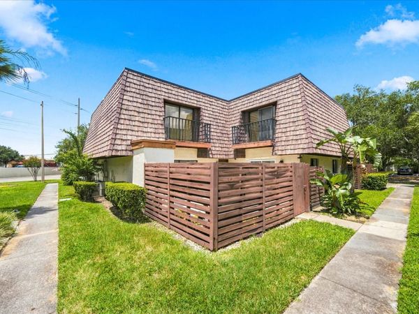 15446 E POND WOODS DRIVE , Unit 15446, TAMPA, FL 33618