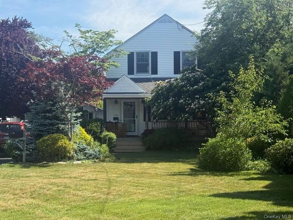 496 Windsor Place, Oceanside, NY 11572