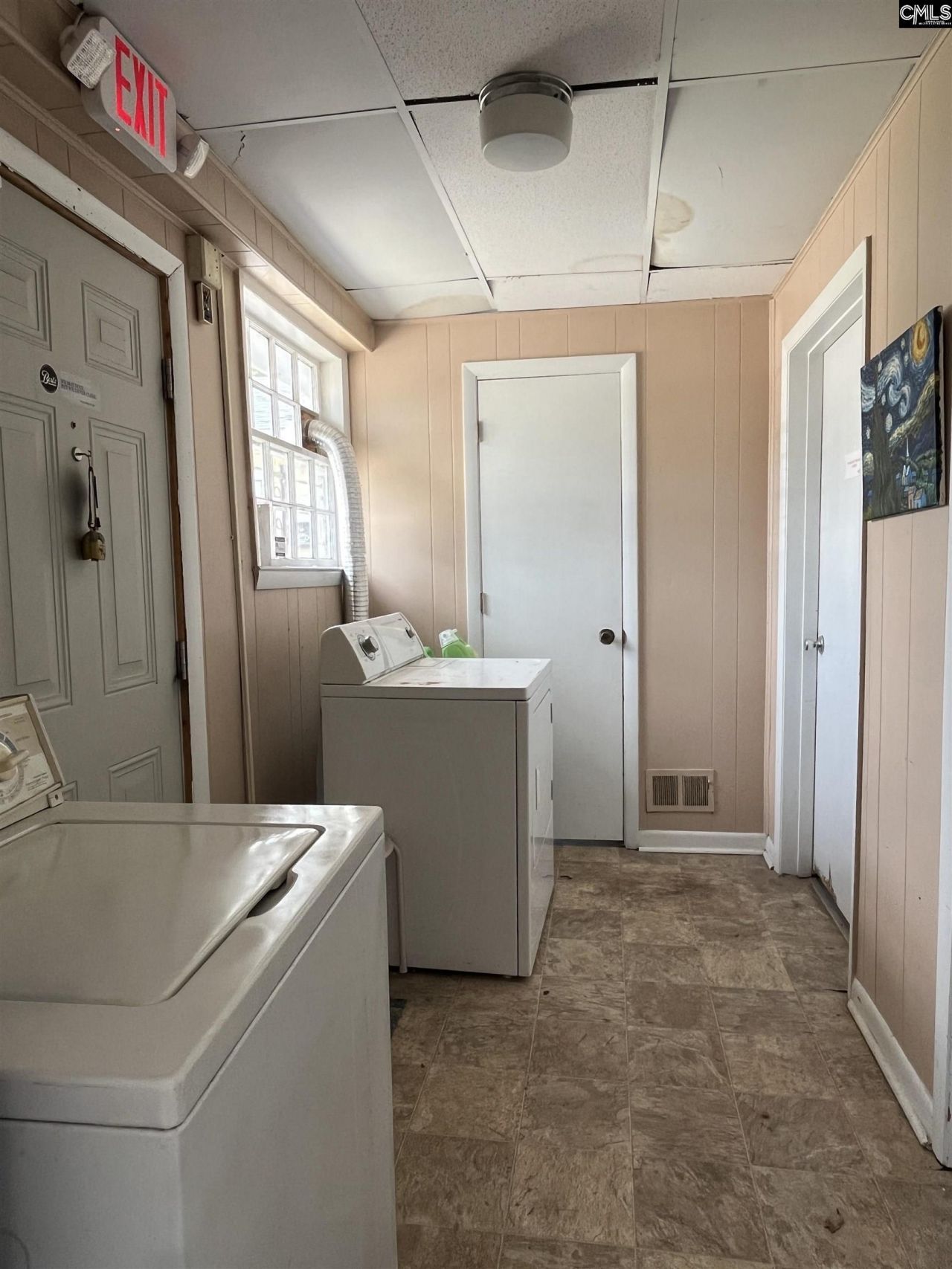 2201 Marshall Street Photo 8