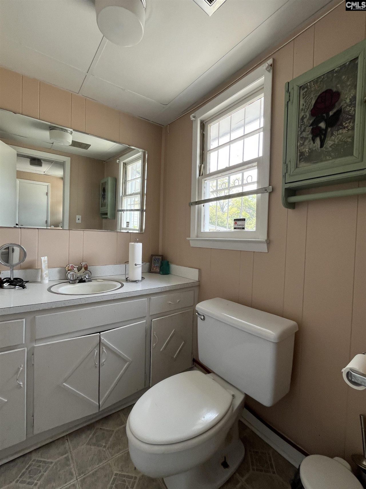 2201 Marshall Street Photo 9
