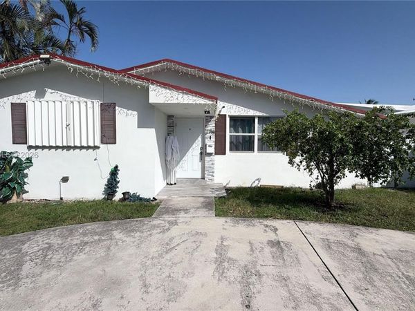 4118 N Circle Dr , Hollywood, FL 33021