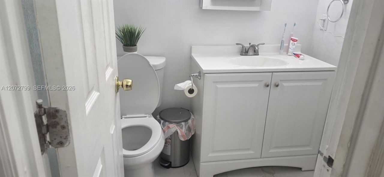 4118 N Circle Dr , Hollywood, FL 33021 Photo
