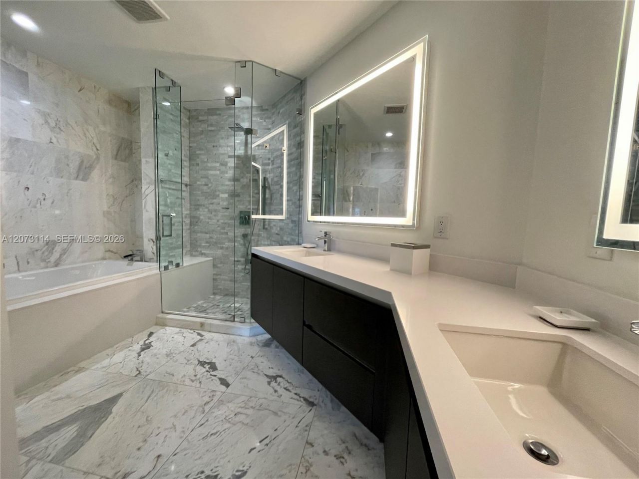 851 NE 1st Ave , Unit 3606, Miami, FL 33132 Photo