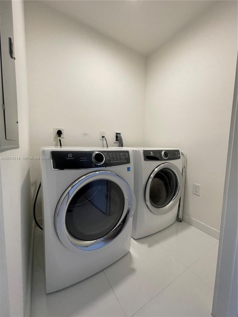 851 NE 1st Ave , Unit 3606, Miami, FL 33132 Photo