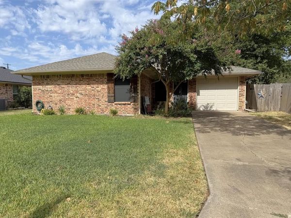 101 Kathryn Drive, Sanger, TX 76266