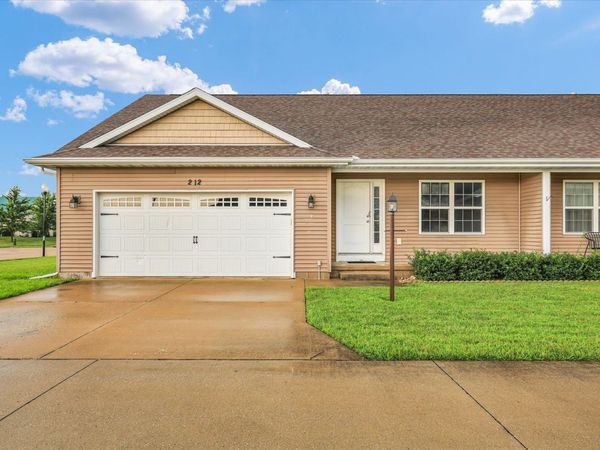 212 Medinah Court , Fisher, IL 61843