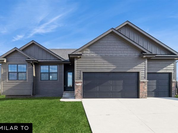 726 NE Crossing Oaks Drive, Ankeny, IA 50021