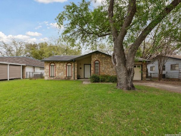 312 LORI LYNN DR, Schertz, TX 78154